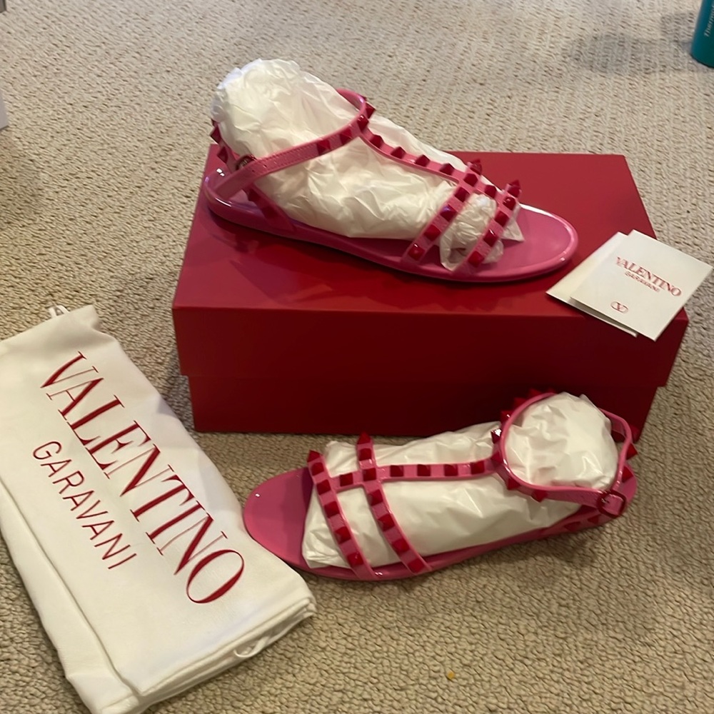 Valentino new in box jelly sandal rubber ankle strap size 37 pink red rockstud